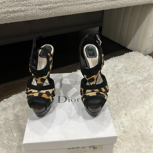 Luxury DIOR LEOPARD PRINT PONY FUR
PLATFORM SANDALS HEELS SHOES Size: 8 | IT 38 - Picture 5 of 7